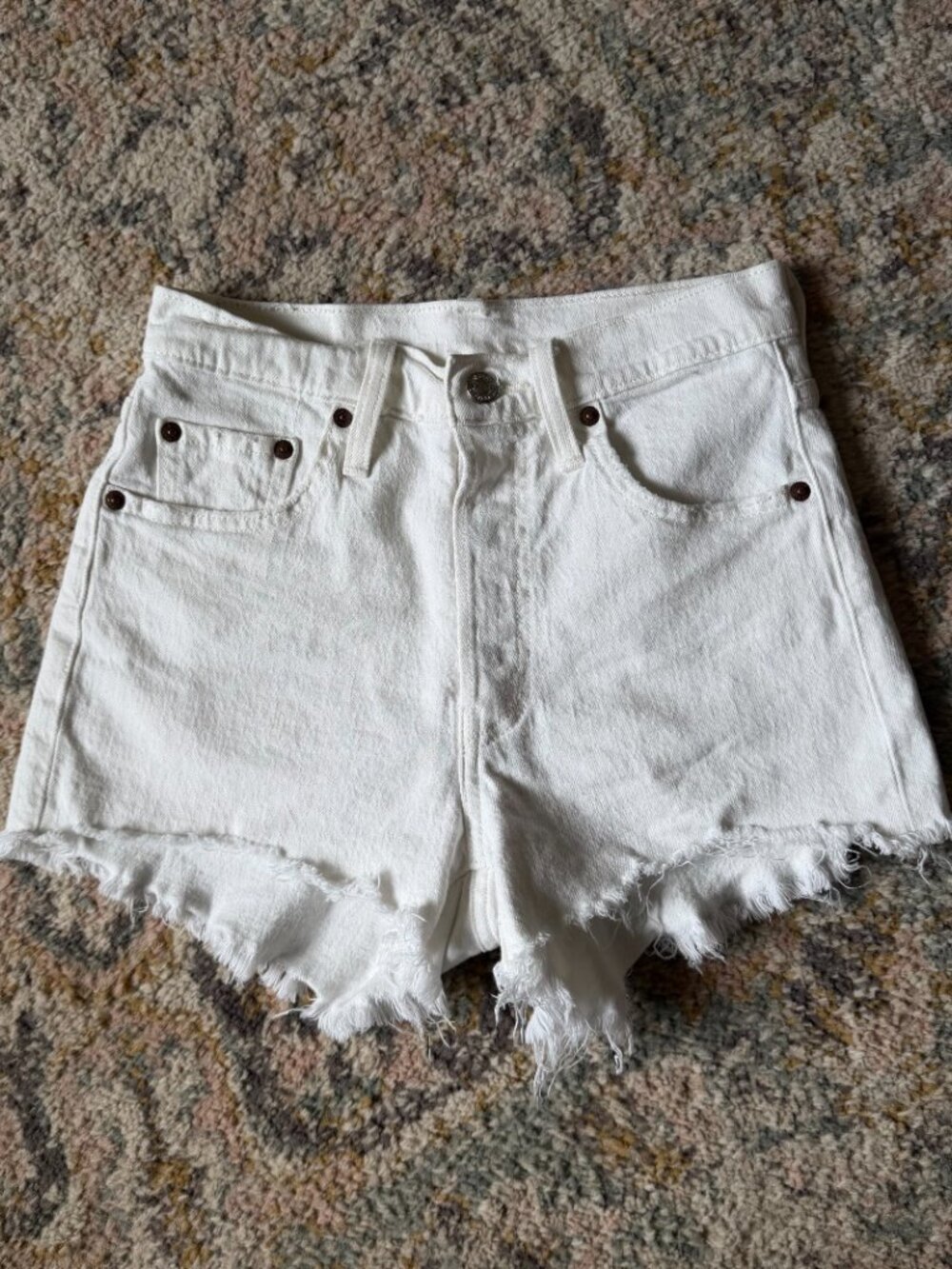 Levi’s 501 White Denim Cutoff Shorts – Size 24